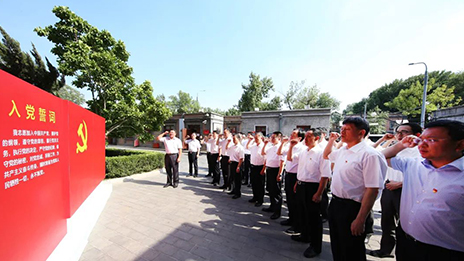 北京日?qǐng)?bào)專版刊文：黨旗下，以堅(jiān)定信心邁向“百年北汽”