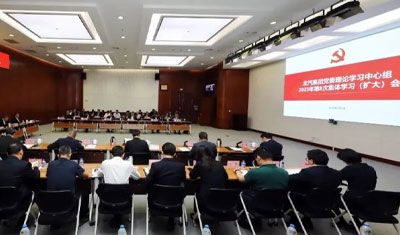姜德義主持召開北汽集團(tuán)黨委理論學(xué)習(xí)中心組學(xué)習(xí)（擴(kuò)大）會(huì)議：從調(diào)查研究中來，到真抓實(shí)干中去，將主題教育成效轉(zhuǎn)化為高質(zhì)量發(fā)展成果