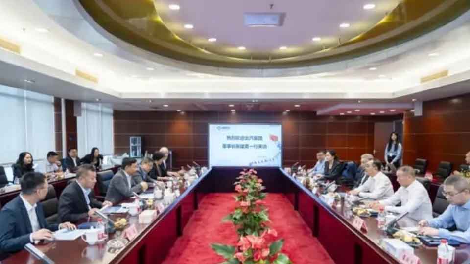 張建勇與福耀集團(tuán)董事長曹暉會(huì)談，共啟合作新篇章